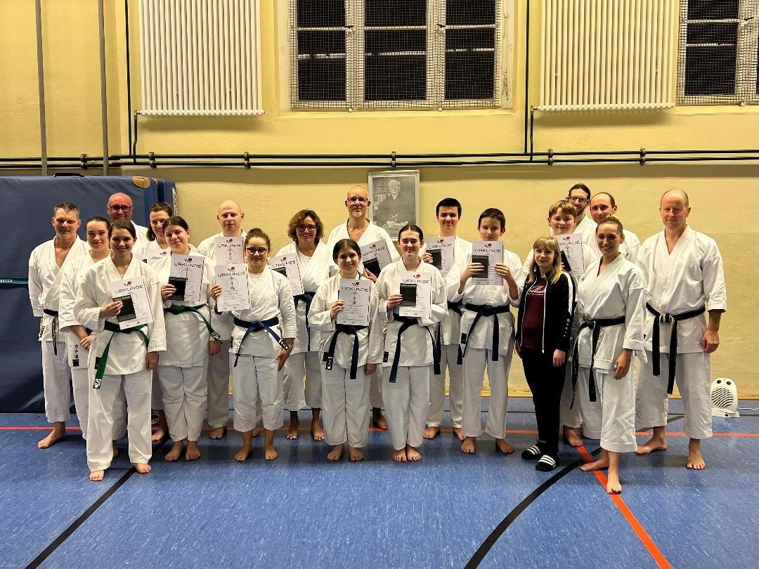 Shotokan-Ennepetal-e.V.---Pruefungen-Jugend-_Erwachsenengruppe-2024_02.jpg