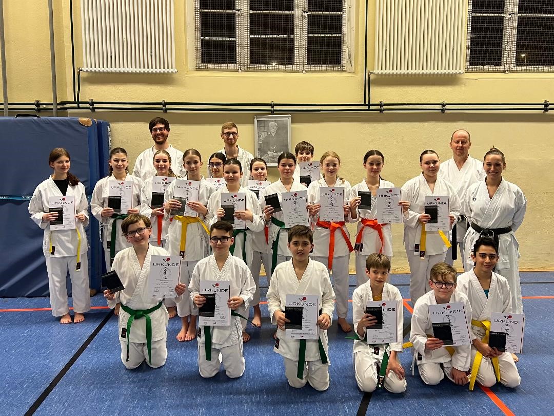 Shotokan-Ennepetal-e.V.---Pruefungen-Schuelergruppe-2024_02.jpg